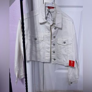 Selling white crop top Jean jacket never used it before.